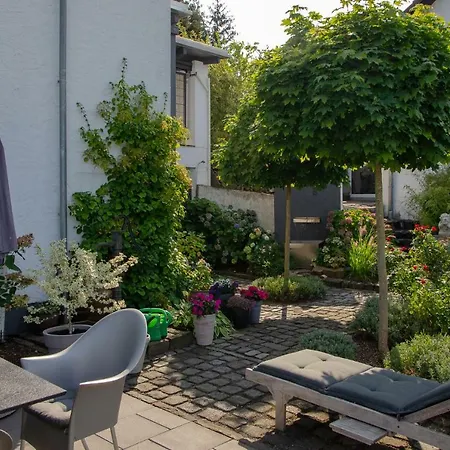 Ferienwohnung In Karin's Garten Apartment